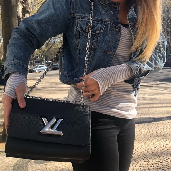 LV twist crossbody purse in black - Picture 6 of 8